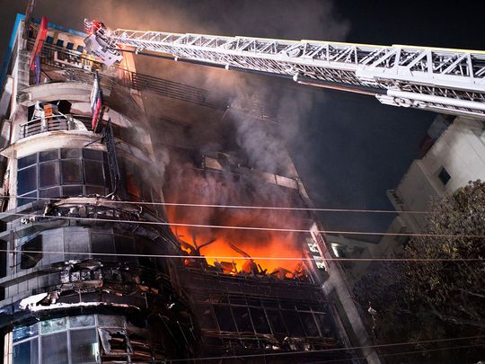 ढाका में 7 मंजिला रेस्तरां में लगी आग, 43 की मौत; दर्जनों घायल