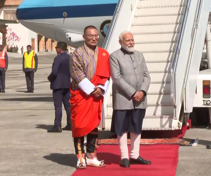 पीएम मोदी पहुंचे भूटान, हुआ भव्य स्वागत, दोनों देशों के बीच द्विपक्षीय मामलों पर होगी चर्चा