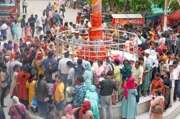 श्री झण्डे जी महोत्सव में आखिरी रविवार को दर्शनों के लिए भारी संख्या में उमड़े श्रद्धालु