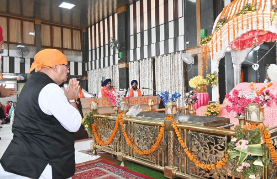 बैसाखी के अवसर पर गुरुद्वारे में कैबिनेट मंत्री गणेश जोशी ने टेका मत्था, प्रदेशवासियों को बैसाखी दी शुभकामनाएं