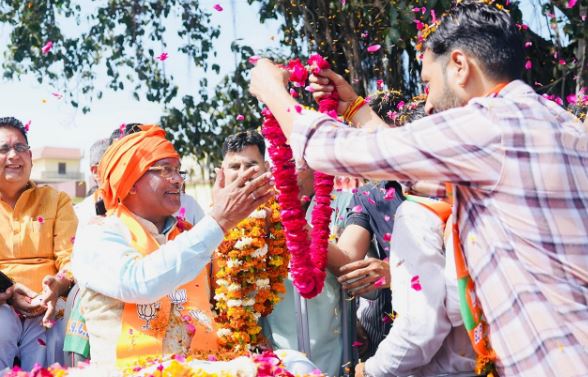 पूर्व सीएम त्रिवेंद्र सिंह रावत के खानपुर रोड शो में जनता का झलका जोश