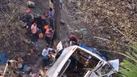 पूंछ राष्ट्रीय राजमार्ग पर श्रद्धालुओं से भरी बस हुई हादसे का शिकार, 22 लोगों  की मौत 