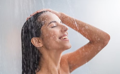 क्या गर्मियों के दौरान रात को नहाना सुरक्षित है? जानिए 5 महत्वपूर्ण बातें