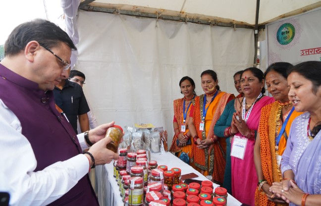 मुख्यमंत्री धामी ने सरस मेले का किया शुभारंभ