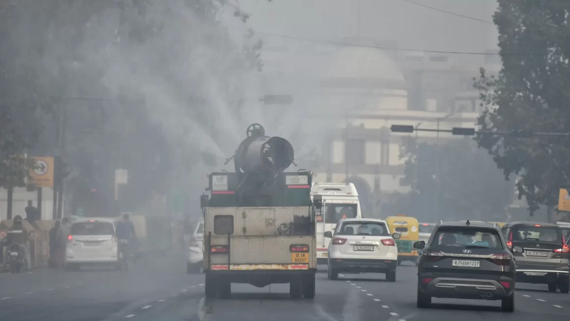 दिल्ली की हवा में नहीं कोई सुधार, AQI 352 के पार, प्रदूषण से बढ़ीं स्वास्थ्य समस्याएं