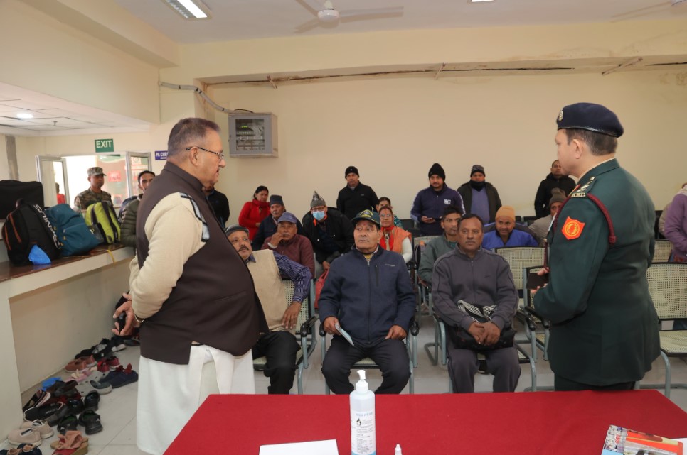 सैनिक कल्याण मंत्री गणेश जोशी ने निःशुल्क मोतियाबिंद सर्जरी सप्ताह कार्यक्रम में की शिरकत, जांच के लिए पहुंचे पूर्व सैनिकों और उनके आश्रितों से  मुलाकात कर की हौसला अफजाई