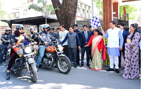 सीएम पुष्कर धामी ने ड्रग्स मुक्त उत्तराखंड बाइक रैली को किया रवाना 