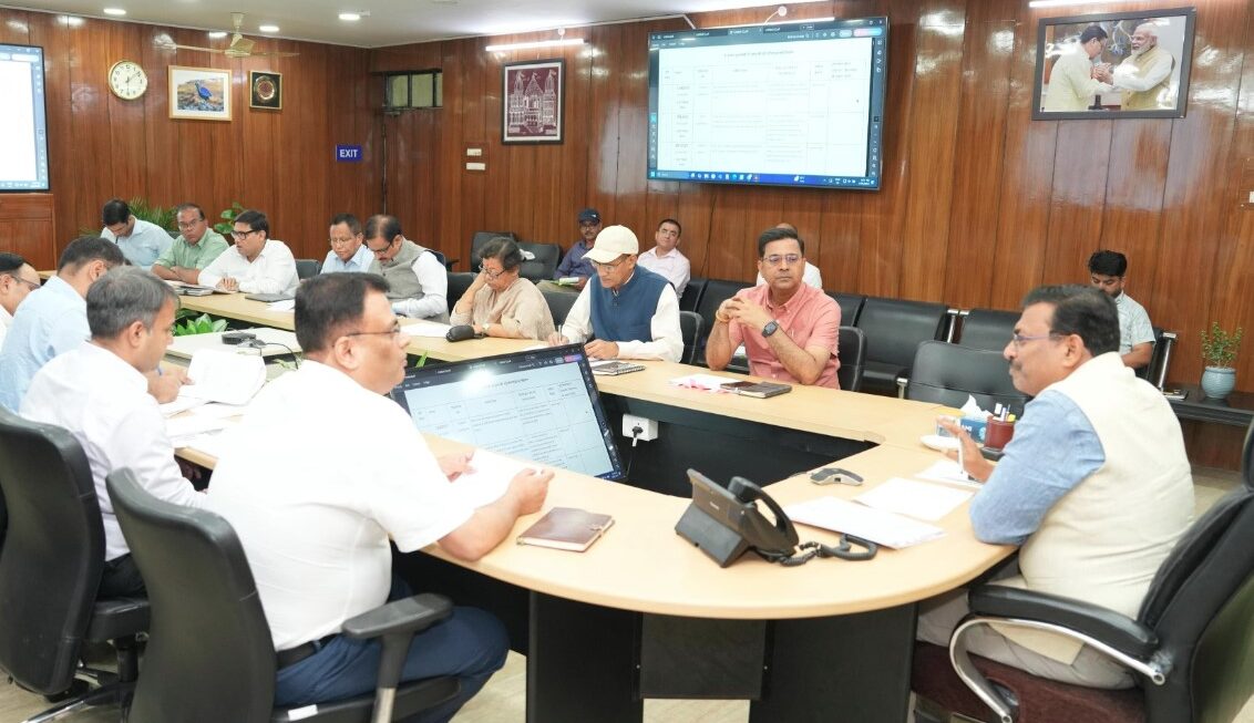 मुख्य सचिव ने मुख्यमंत्री घोषणाओं की समीक्षा कर तेजी से क्रियान्वयन के दिए निर्देश