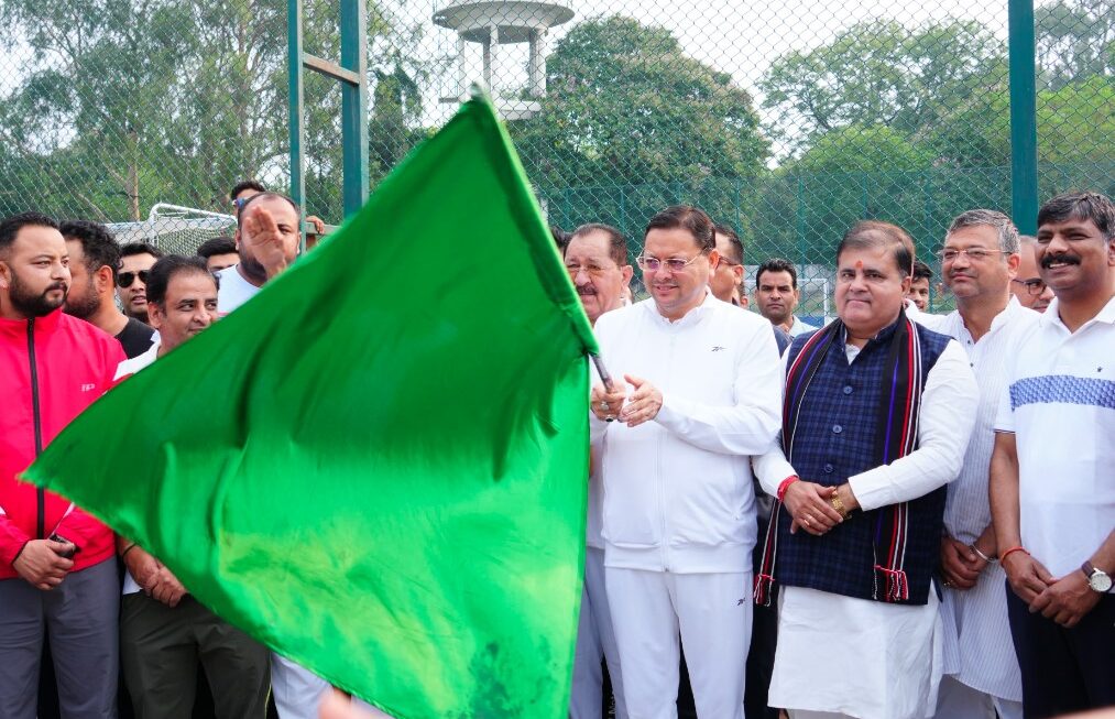 सीएम धामी ने “अहिल्या स्मृति मैराथन” को दिखाई हरी झंडी