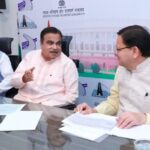 सीएम धामी ने नितिन गडकरी से की मुलाकात, उत्तराखंड की सड़क परियोजनाओं के लिए मांगी शीघ्र स्वीकृति