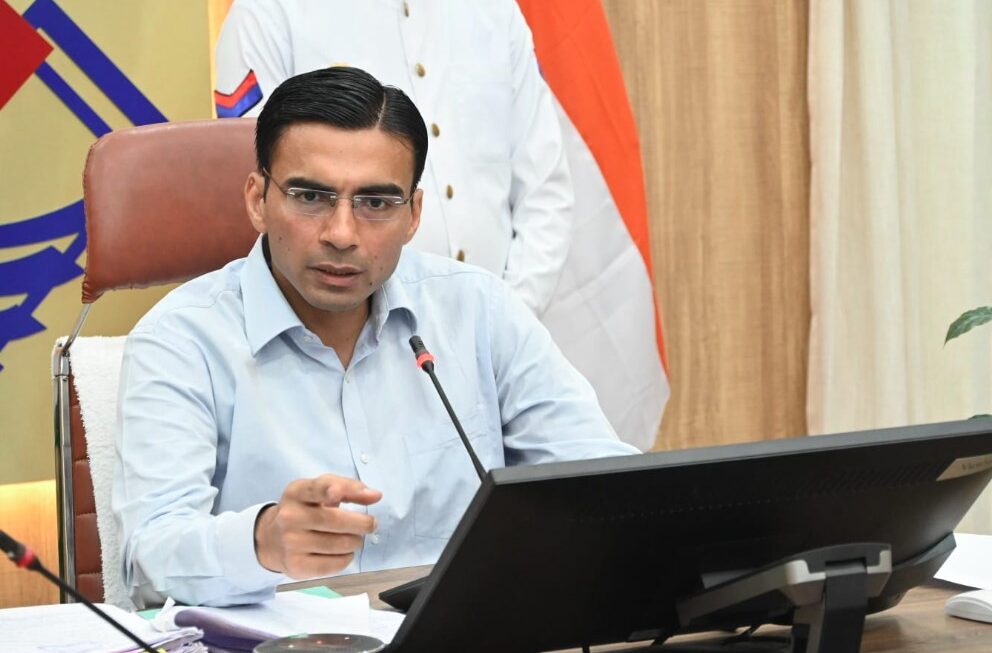 मुख्यमंत्री के निर्देश पर जिला प्रशासन का शिक्षा माफियाओं पर प्रहार जारी