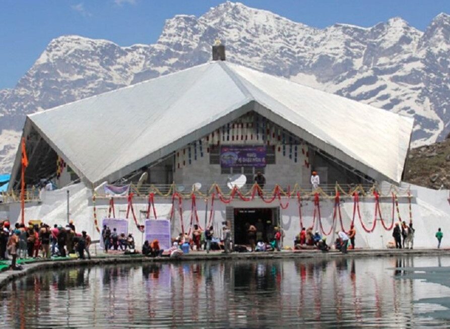 हेमकुंड साहिब यात्रा का शुभारंभ- पंज प्यारों की अगुवाई में श्रद्धालुओं का जत्था रवाना