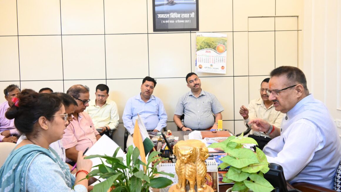 बस्तियों में 2016 से पहले निर्मित घरों को न दें नोटिस: कैबिनेट मंत्री गणेश जोशी