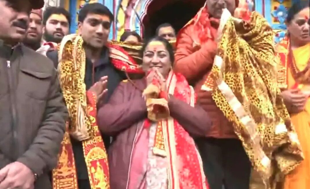 दिल्ली की मुख्यमंत्री रेखा गुप्ता ने केदारनाथ-बद्रीनाथ में किए दर्शन, देश की खुशहाली के लिए की प्रार्थना