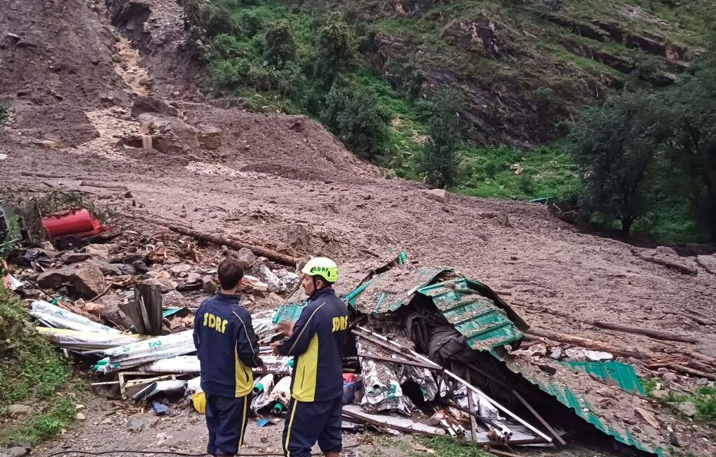उत्तरकाशी में बादल फटने से मचा हाहाकार, कई मजदूर लापता, रेस्क्यू ऑपरेशन जारी