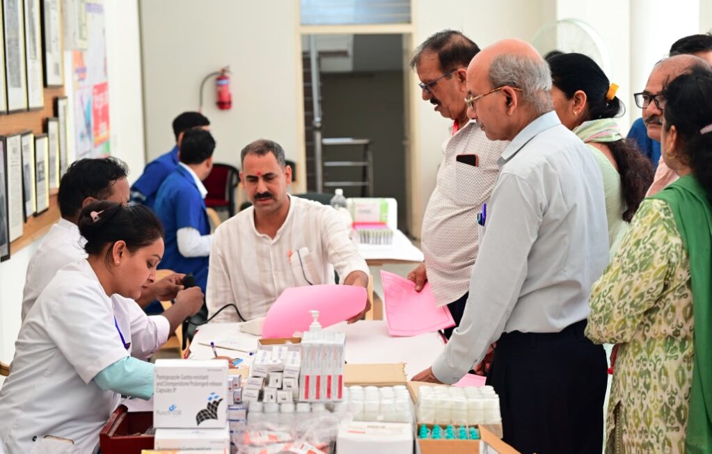 पत्रकारों के लिए मुख्यमंत्री धामी की पहल — देहरादून में विशेष स्वास्थ्य कैम्प का आयोजन