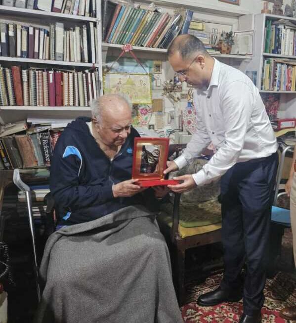 भारत के प्रसिद्ध यात्रा लेखक दंपती ह्यू और कोलीन गैंटज़र को पद्म श्री सम्मान