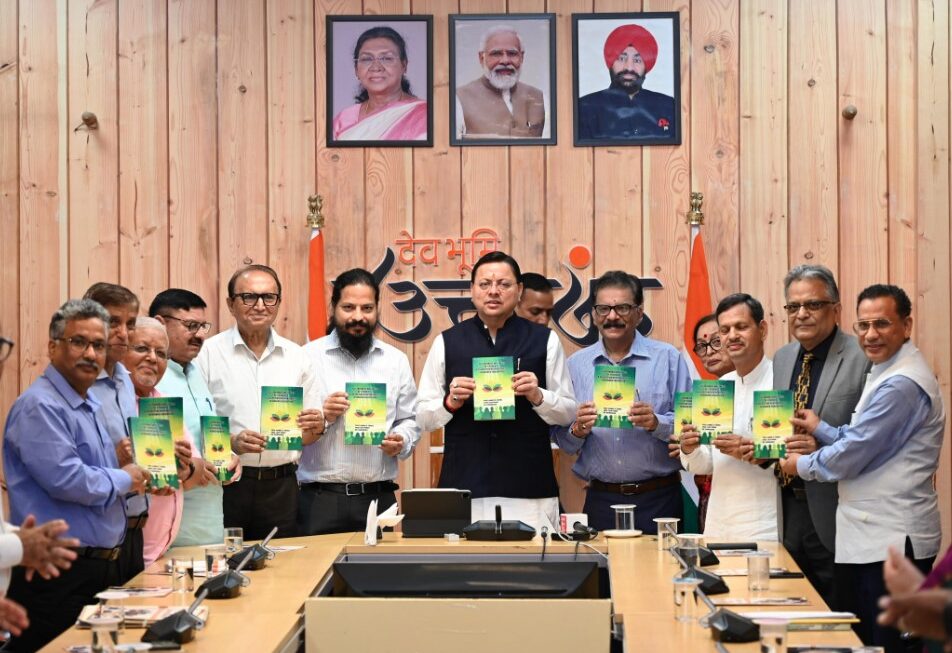 सीएम धामी ने ‘सस्टेनेबल वेलनेस ऑफ स्टूडेंट्स: अ कलेक्टिव रिस्पॉन्सिबिलिटी इन हायर एजुकेशन‘ पुस्तक का किया विमोचन