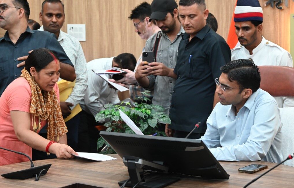 भूमि फर्जीवाड़ा पर डीएम सख्त, पीड़िता को दिलाया न्याय – दोषियों पर होगी क्रिमिनल कार्रवाई