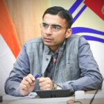 तैस में आकर लहराया शस्त्र; डीएम ने किया पुनीत अग्रवाल का शस्त्र जब्त; लाइसेंस निलम्बित