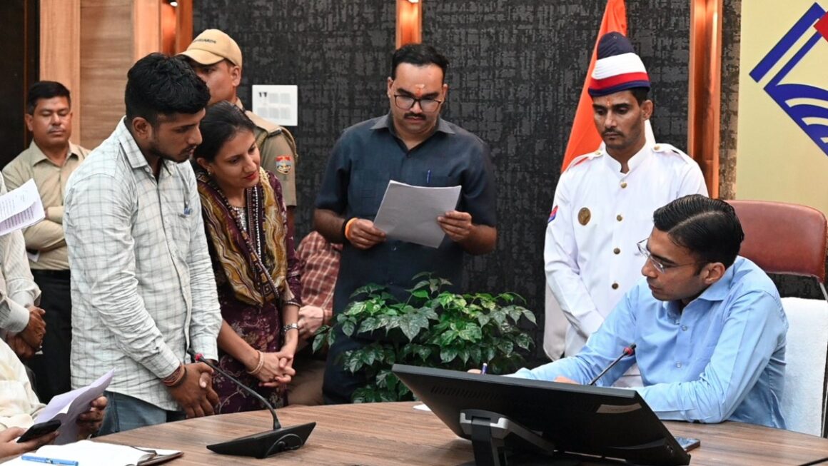 जनता की समस्याओं का मौके पर समाधान: जिलाधिकारी सविन बंसल ने लगाया जन सुनवाई दरबार