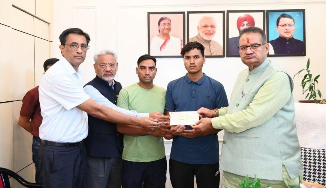 उपनल कर्मचारी कविता गुसाई के परिवार को मिली 1.5 लाख की त्वरित सहायता