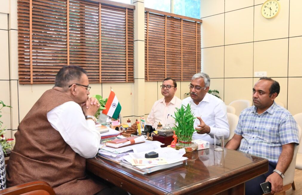 कृषि आधारित उद्योगों पर मण्डी शुल्क में छूट को लेकर कृषि मंत्री गणेश जोशी से मिला चैंबर ऑफ कॉमर्स का प्रतिनिधिमंडल
