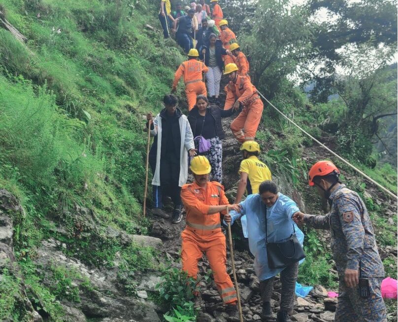भूस्खलन में फंसे 2800 से अधिक तीर्थयात्रियों को NDRF ने निकाला सुरक्षित