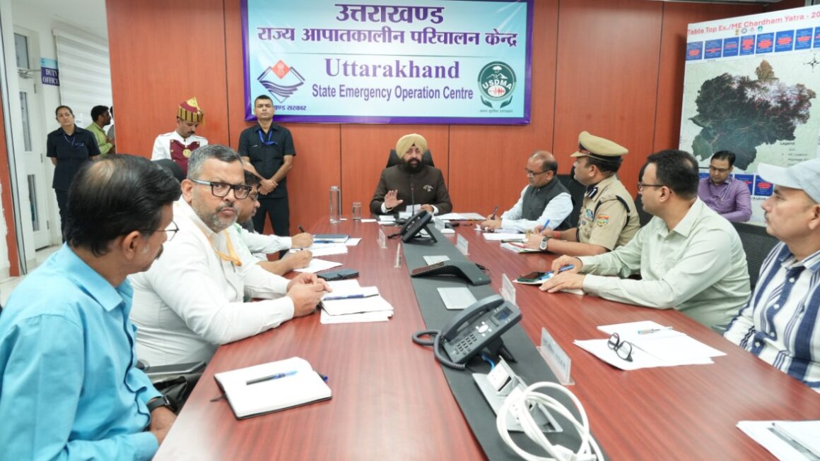 राज्यपाल ने आपातकालीन परिचालन केंद्र का किया निरीक्षण