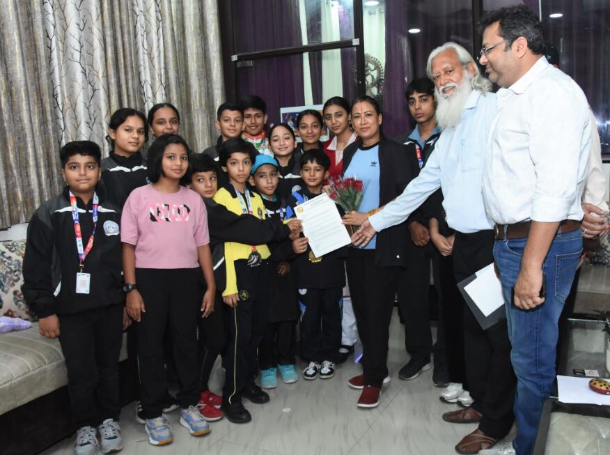 पदक विजेताओं को खेल मंत्री ने किया सम्मानित