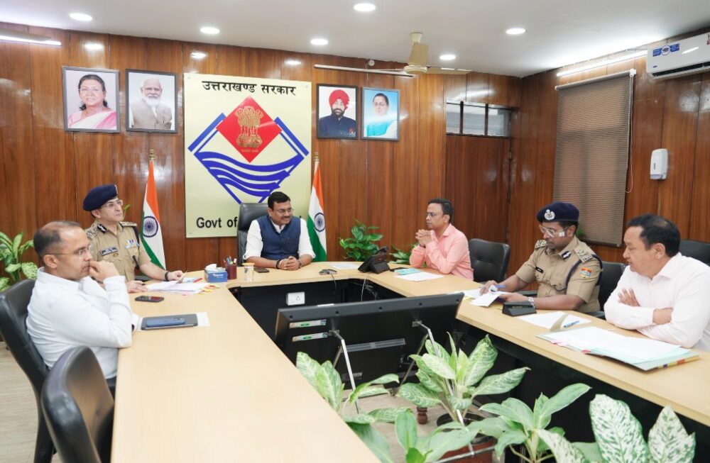 धार्मिक स्थलों की ओर जाने वाले मार्गों से अतिक्रमण हटाकर चौड़ीकरण कराया जाए- मुख्य सचिव