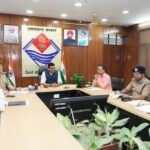 धार्मिक स्थलों की ओर जाने वाले मार्गों से अतिक्रमण हटाकर चौड़ीकरण कराया जाए- मुख्य सचिव