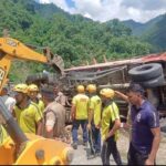 कांवड़ यात्रियों से भरा ट्रक पलटा, एक की मौत, 14 घायल