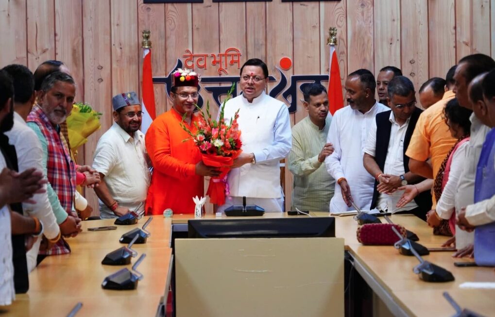 मुख्यमंत्री से मिले उत्तरकाशी के नवनिर्वाचित जिला पंचायत सदस्य