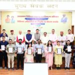 मुख्यमंत्री धामी ने 220 चिकित्सा अधिकारियों को सौंपे नियुक्ति पत्र