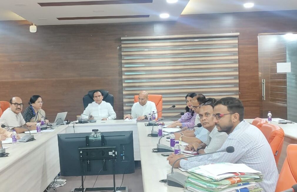 दून विश्वविद्यालय में स्थापित होगा हिन्दू अध्ययन केन्द्र- डॉ. धन सिंह रावत