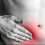 भारी वजन उठाने से ही नहीं, इन कारणों से भी हो सकता है हर्निया