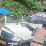 सिद्धबली मंदिर के पास मैक्स वाहन पर गिरा मलबा, दो की मौत, पांच घायल