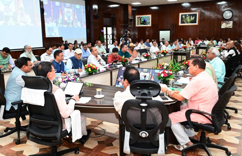 मुख्यमंत्री धामी ने दिए निर्देश: विकास कार्यों में लाएं तेजी, जन समस्याओं का करें त्वरित समाधान