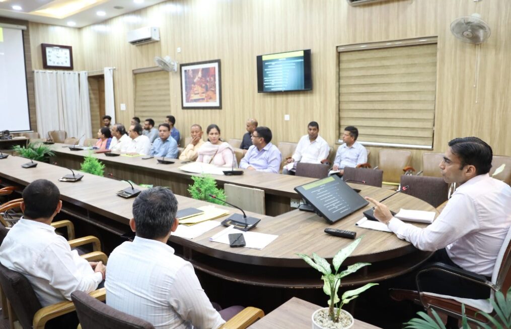 गोसदनों में सप्ताह में दो बार पशुओं का हेड काउंट अनिवार्य रूप से कराया जाए- डीएम