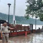 ऋषिकेश में गंगा नदी का जलस्तर खतरे के निशान से ऊपर, त्रिवेणी घाट जलमग्न