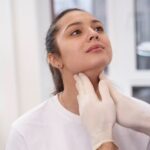 बिना दवा के कंट्रोल करें थायराइड, बस इन 5 योगासनों का करें अभ्यास, मिलेगा फायदा