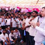 धरना स्थल पर अभिभावक की तरह पहुंचे सीएम धामी- युवाओं को दिया भरोसा, भर्ती प्रकरण की होगी CBI जांच