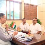 कैबिनेट मंत्री गणेश जोशी ने सिंचाई विभाग के अधिकारियों के साथ की बैठक