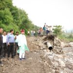 महाराज ने भारी वर्षा, भूस्खलन से प्रभावित क्षेत्रों का किया स्थलीय निरीक्षण