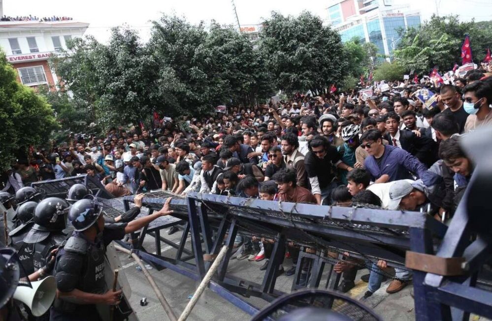 नेपाल में भ्रष्टाचार विरोधी आंदोलन ने लिया हिंसक रूप, कई इलाकों में कर्फ्यू लागू