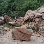 यमुनोत्री हाईवे 19वें दिन भी बंद, खच्चरों के सहारे पहुंचाई जा रही जरूरी सामग्री