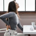 कमर से पैर तक फैलने वाला दर्द हो सकता है साइटिका का संकेत, न करें नजरअंदाज