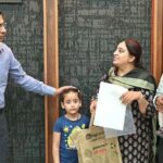 डीएम सविन बंसल के हस्तक्षेप से शिक्षिका को मिला लंबित वेतन और प्रमाण पत्र