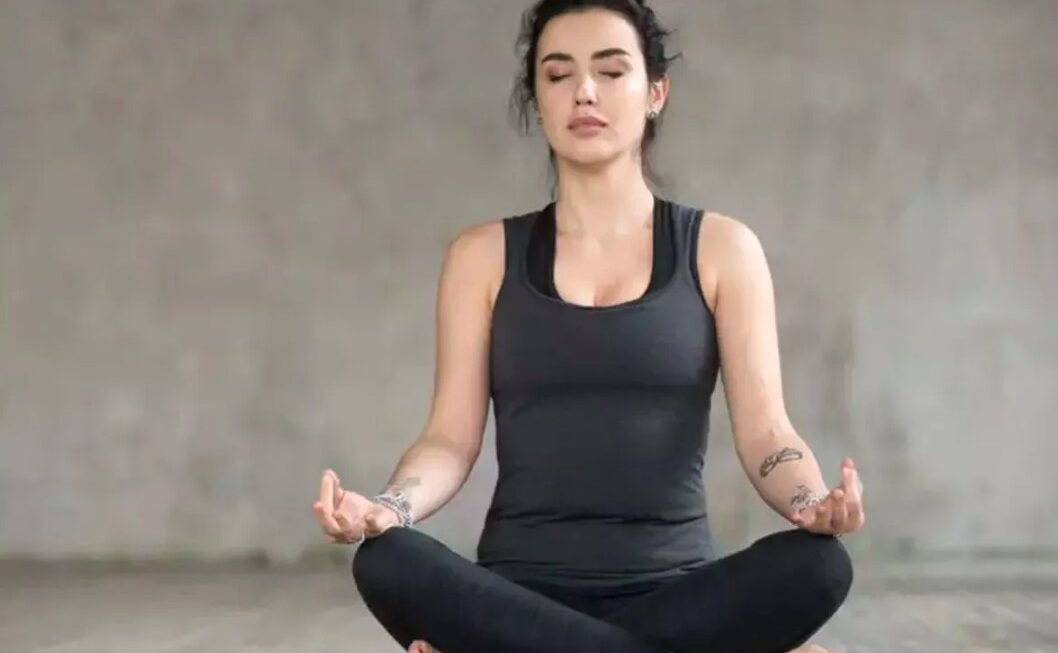 तनाव और चिंता से राहत पाने के 5 आसान योगासन